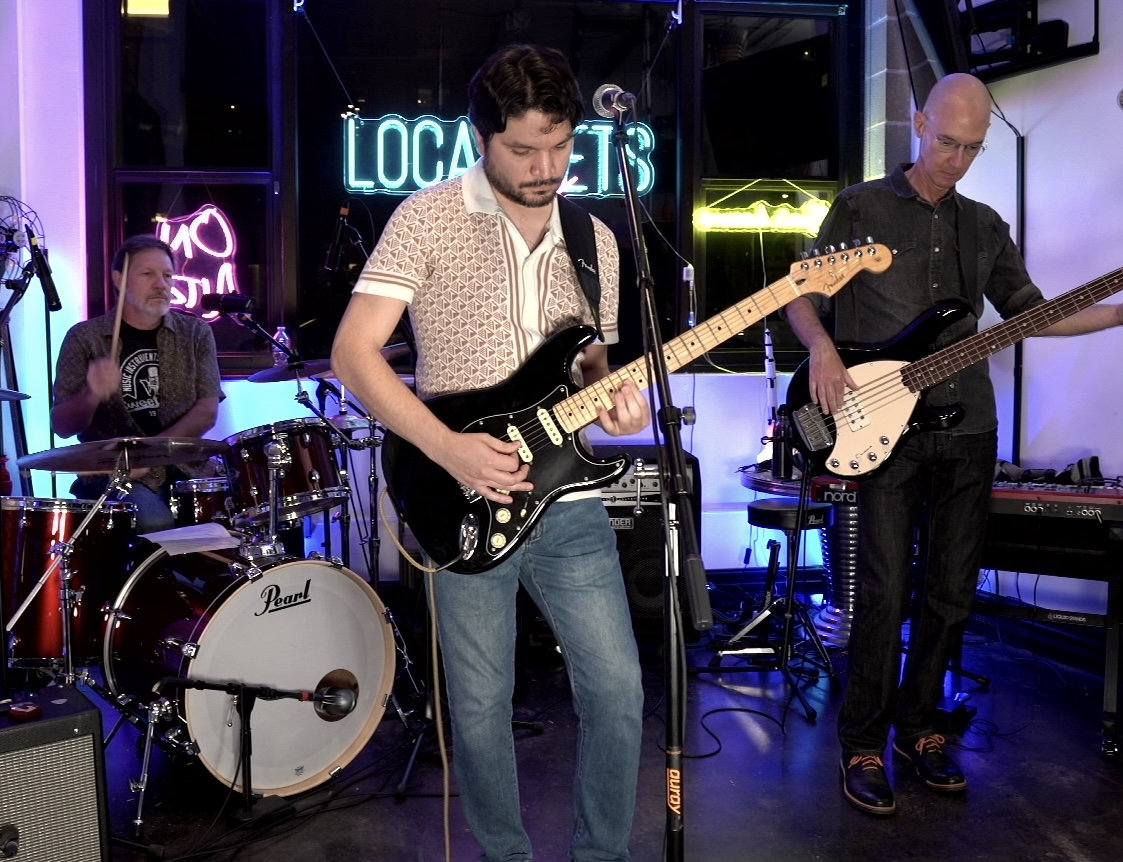 Ari & the Artifacts